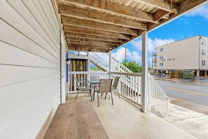 Outdoor dining - Beachside condo steps to beach access, across the street from Convention Center (Ocean City)
