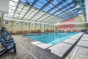 Pool - Bay view townhome with multiple decks, pool & gym - walk to the beach (Ocean City)