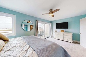3 bedrooms, iron/ironing board, WiFi, bed sheets - Bayfront townhome with 3 balconies, a shared pool & only 5 blocks to the beach (Ocean City)