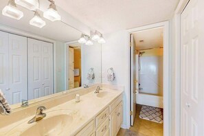 Shower, hair dryer, towels - Bayfront townhome with 3 balconies, a shared pool & only 5 blocks to the beach (Ocean City)