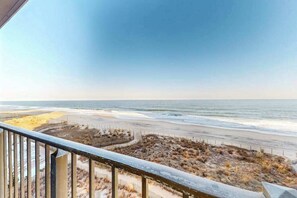 On the beach - Beachfront/ocean-view condo with private balconies (Ocean City)