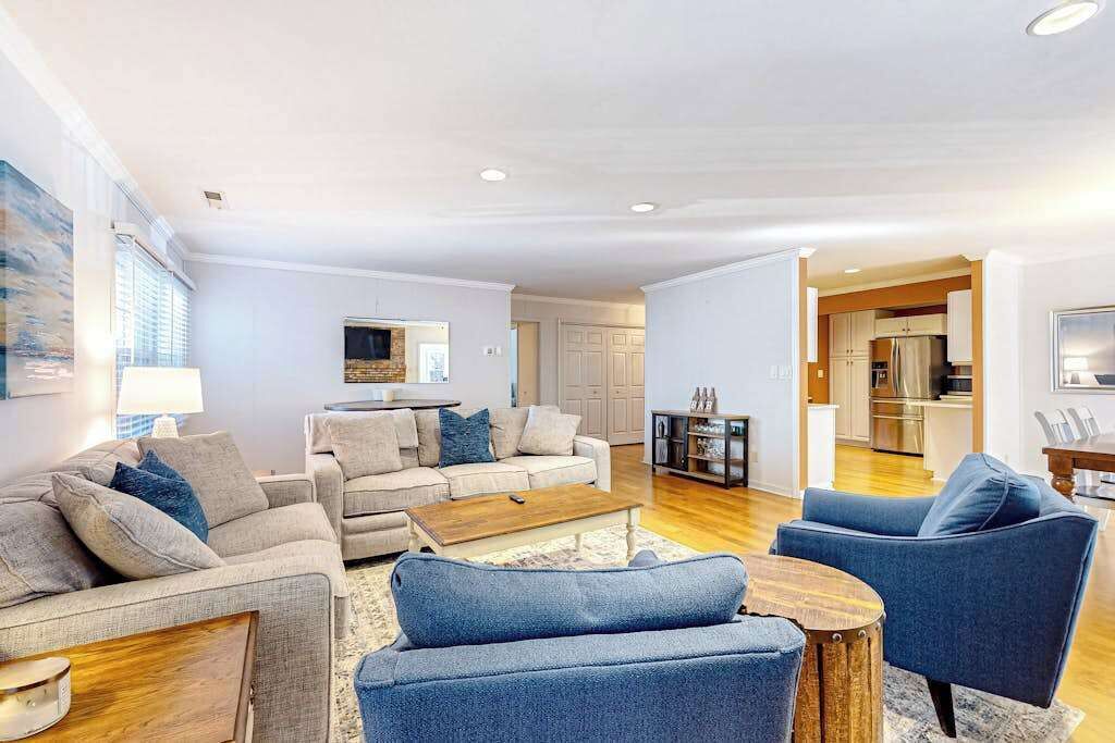 TV, fireplace, offices