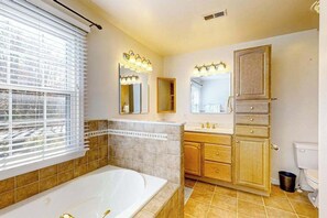 Shower, hair dryer, towels - Gorgeous home with an enclosed yard, grill, fireplace, chef's kitchen, AC, & W/D (Ocean Pines)