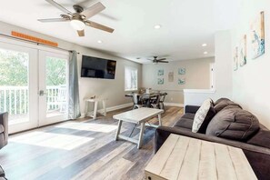 TV, offices - Newly-renovated, waterfront retreat w/ a furnished deck - walk to the beach (Ocean City)