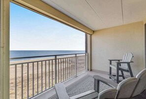 Interior - Waterfront condo with amazing views - steps to the beach & restaurants (Ocean City)