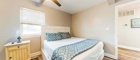 4 bedrooms, iron/ironing board, WiFi, bed sheets