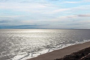 På stranden