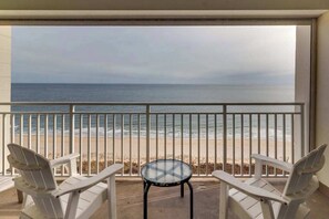 Property grounds - Tranquil waterfront condo with pools, gym, arcade & ice rink (Ocean City)