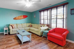 TV, offices - Sunset Drive townhouse with WiFi, private W/D & central AC - dog-friendly (Ocean City)