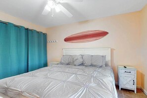 3 bedrooms, WiFi, bed sheets - Sunset Drive townhouse with WiFi, private W/D & central AC - dog-friendly (Ocean City)