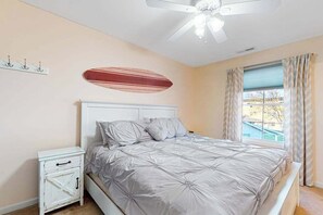 3 bedrooms, WiFi, bed sheets - Sunset Drive townhouse with WiFi, private W/D & central AC - dog-friendly (Ocean City)