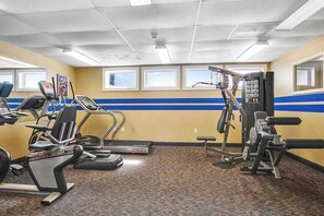 Fitness facility - Oceanfront Condo w/ Ocean View, Private W/D, Free WiFi, Shared Outdoor Pool (Ocean City)