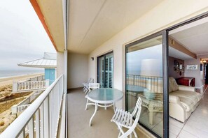 Outdoor dining - Sixth-floor oceanfront condo w/central AC, washer/dryer, furnished balcony (Ocean City)