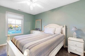 3 bedrooms, WiFi, bed sheets - Sunset Drive townhouse with WiFi, private W/D & central AC - dog-friendly (Ocean City)