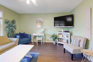 TV, stereo, offices - Sunset Drive townhouse with WiFi, private W/D & central AC - dog-friendly (Ocean City)