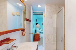 Shower, hair dryer, towels - Happy beach condo w/partial ocean views from balcony/WiFi - near beach access (Ocean City)