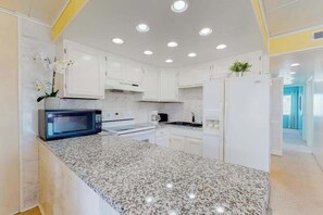 Fridge, microwave, oven, stovetop - Happy beach condo w/partial ocean views from balcony/WiFi - near beach access (Ocean City)