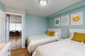 2 bedrooms, iron/ironing board, WiFi, bed sheets - Classic Condo near the Beach & Downtown w/Shared Pool, Central A/C, Free WiFi (Ocean City)