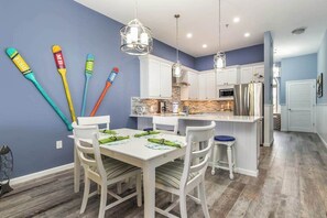 Dining - Beautiful, bay-view condo with pools, balcony, beach gear, AC, & fireplace (Ocean City)