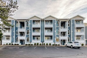 Exterior - Beautiful, bay-view condo with pools, balcony, beach gear, AC, & fireplace (Ocean City)