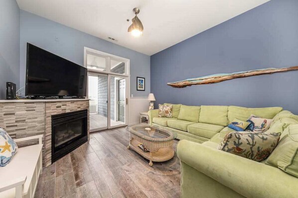 TV, fireplace, DVD player, offices - Beautiful, bay-view condo with pools, balcony, beach gear, AC, & fireplace (Ocean City)