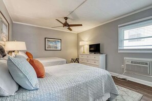 1 habitación, tabla de planchar con plancha, wifi y ropa de cama