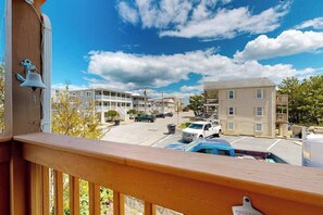 Property grounds - Homey, comfortable condo w/ a furnished balcony - just blocks from the beach (Ocean City)