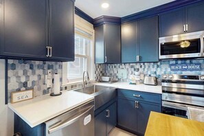 Fridge, microwave, oven, stovetop - Homey, comfortable condo w/ a furnished balcony - just blocks from the beach (Ocean City)