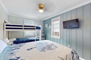 2 bedrooms, iron/ironing board, WiFi, bed sheets - Homey, comfortable condo w/ a furnished balcony - just blocks from the beach (Ocean City)