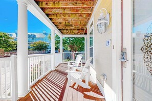 Property grounds - Townhome w/ Canal & Bay Views, 2 Wrap-Around Decks - Walk to Pools/Beach (Ocean City)