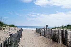 Beach nearby - Meridian Condo w/ Ocean View, WiFi, AC, W/D, Shared Pool/Gym - Steps to Beach (Ocean City)