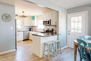 Fridge, microwave, oven, stovetop - Renovated home with partial ocean view, decks, W/D, AC, WiFi - walk to the beach (Ocean City)