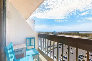 Property grounds - Oceanfront Century I Condo w/ Ocean View, WiFi, Washer/Dryer, AC, Shared Pool (Ocean City)