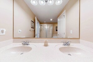 Shower, towels - Recently updated oceanfront condo with outdoor pool, sauna, gym, and private W/D (Ocean City)