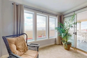 Interior - Recently updated oceanfront condo with outdoor pool, sauna, gym, and private W/D (Ocean City)