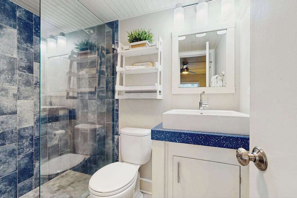 Shower, towels