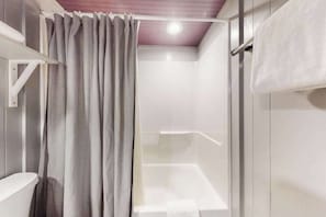 Shower, hair dryer, towels - Beachloft 2G (Ocean City)