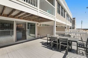 Outdoor dining - Spacious townhouse with ocean view, private beach area, pool access, W/D & AC (Ocean City)