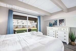 4 bedrooms, WiFi, bed sheets - Spacious townhouse with ocean view, private beach area, pool access, W/D & AC (Ocean City)