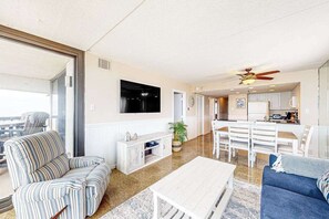 TV, offices - Luxury condo with bay and ocean views, pool, and beach access (Ocean City)
