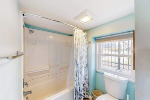 Shower, towels - Cottages on St Louis #2 (Ocean City)