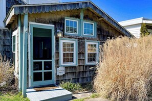 Exterior detail - Cottages on St Louis #2 (Ocean City)