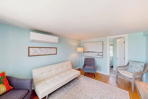 TV, offices - Cottages on St Louis #2 (Ocean City)