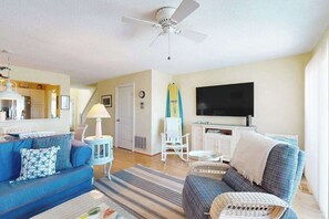 TV, offices - Pristine bay front townhome in Ocean City: Sweeping views, modern amenities (Ocean City)