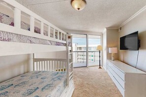 4 bedrooms, WiFi, bed sheets - Wave view penthouse with resort-style amenities, two balconies, & elevators (Ocean City)