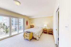 3 bedrooms, iron/ironing board, WiFi, bed sheets - Ultimate beach getaway with ocean view, open layout, garage parking, & streaming (Ocean City)