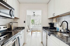 Fridge, microwave, oven, stovetop - 1st-floor condo near the ocean & beaches with seasonal pool, tennis, patio, AC (Ocean City)