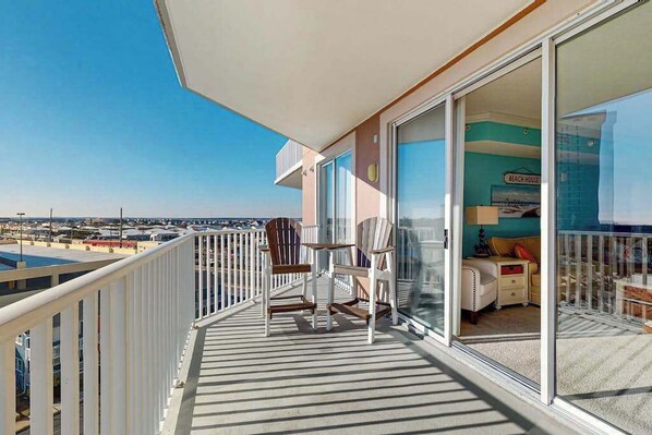 Property grounds - Coastal sanctuary with large deck, bay views, full kitchen, AC, & pool access (Ocean City)