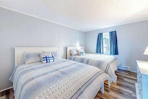 2 bedrooms, iron/ironing board, WiFi, bed sheets - Near beach & boardwalk, with modern amenities - Golden Gate community (Ocean City)