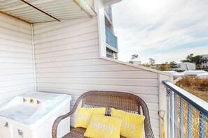 Property grounds - Waterfront condo with pool, balcony, games, central AC, smart TVs, & W/D (Ocean City)